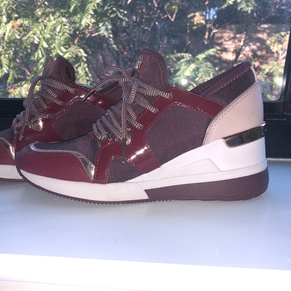 Liv Sneaker - Picture 1 of 6